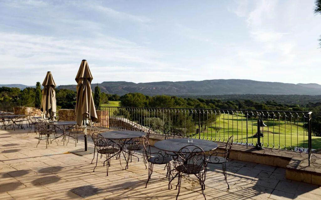 Slide Vue panoramique depuis le restaurant du Domaine de St Endréol & golf en provence