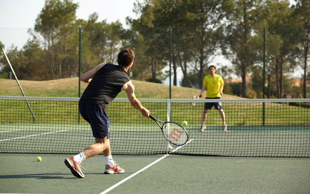 Slide Tennis depuisle Domaine de St Endréol & golf en provence