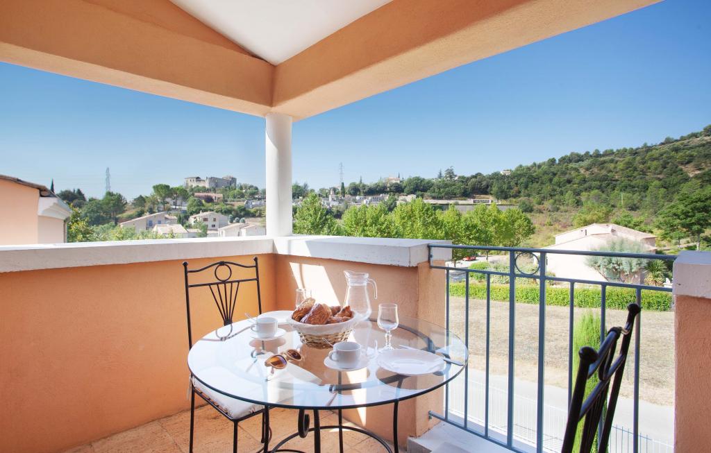 Slide Terrasse dans les Appartements de la résidence La Licorne de Haute-Provence à Gréoux les Bains
