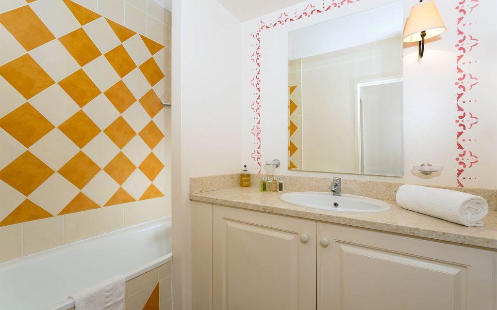 Slide Salle de bain dans les appartements vacances Provence Country Club en Provence