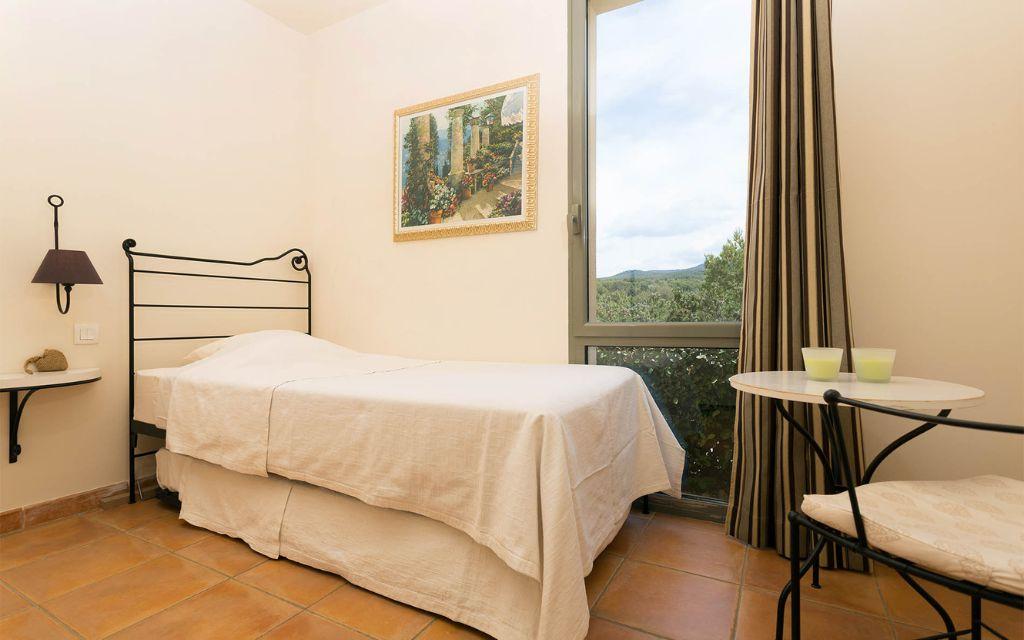 Slide chambre simple dans les appartements vacances Provence Country Club en Provence