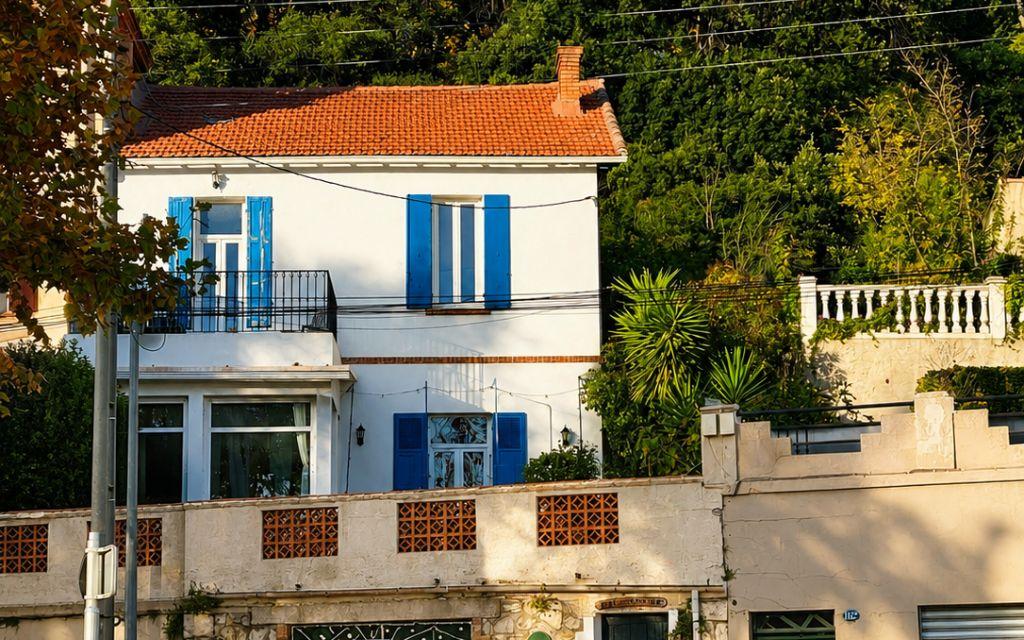 Slide Jardin et terrasse communs avec mobilier de jardin à la Maison La Folie
