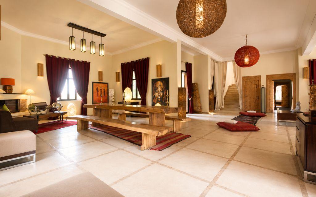 Slide Table à manger dans la villa Dar Dream à Marrakech
