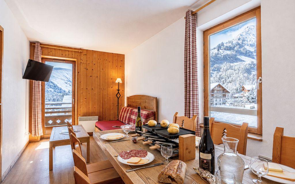 Slide livingroom and dining area in the apartments at Les Fermes de Saint Sorlin Residence