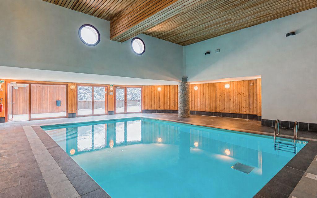 Slide Indoor aquatic area with a heated swimming pool at Les Épinettes Residence in Vaujany