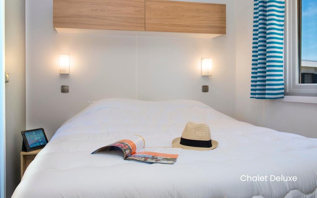 Slide Chambre double dans les chalet deluxe du camping les muriers