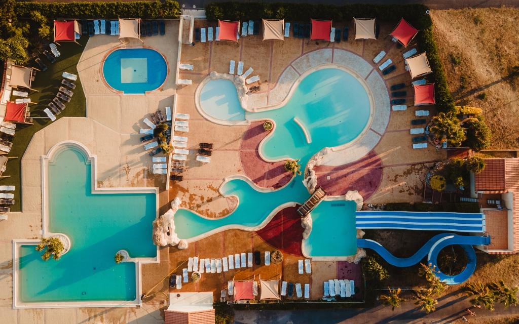 Slide Vue aerienne du complexe aquatique