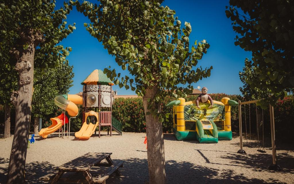 Slide Jeux gonflabes à la résidence Les Tamaris et Les Portes du Soleil