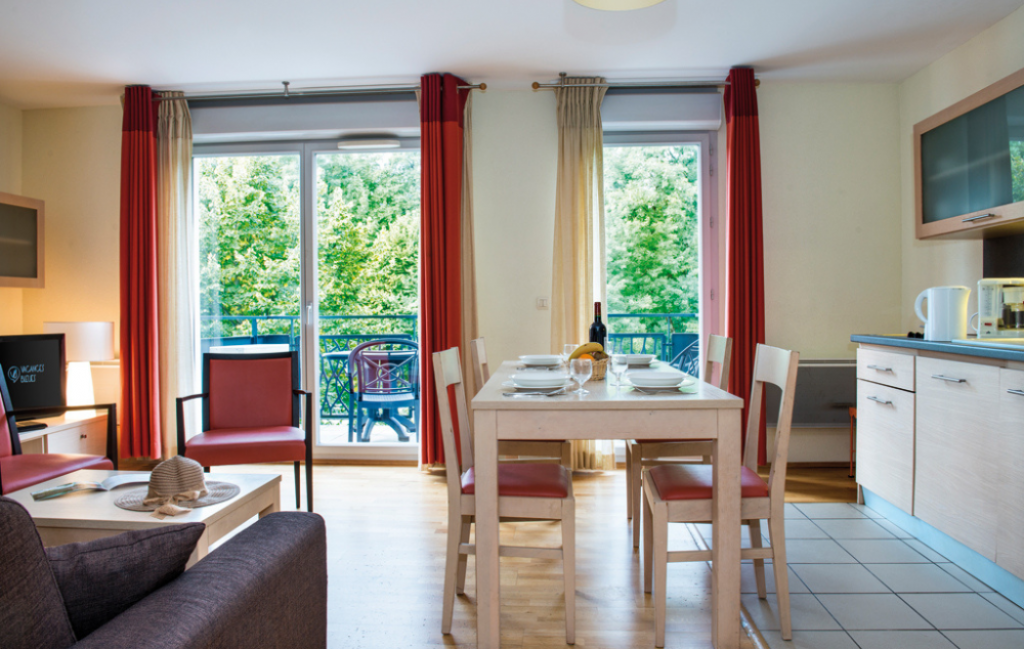 Slide residence Villa du Lac - Divonne - appartement 3 pièces 6 personnes salon