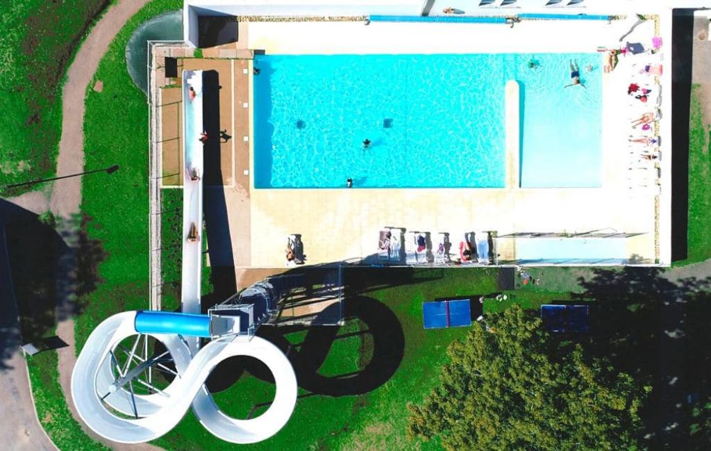Slide Résidence Le Domaine de la Baie à Audierne - Vue piscine