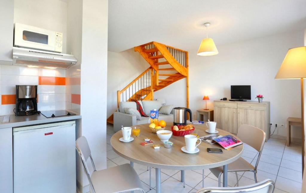 Slide Résidence Cap Camargue au Grau du Roi - Appartement 3 pièces 6 personnes - Cuisine standard