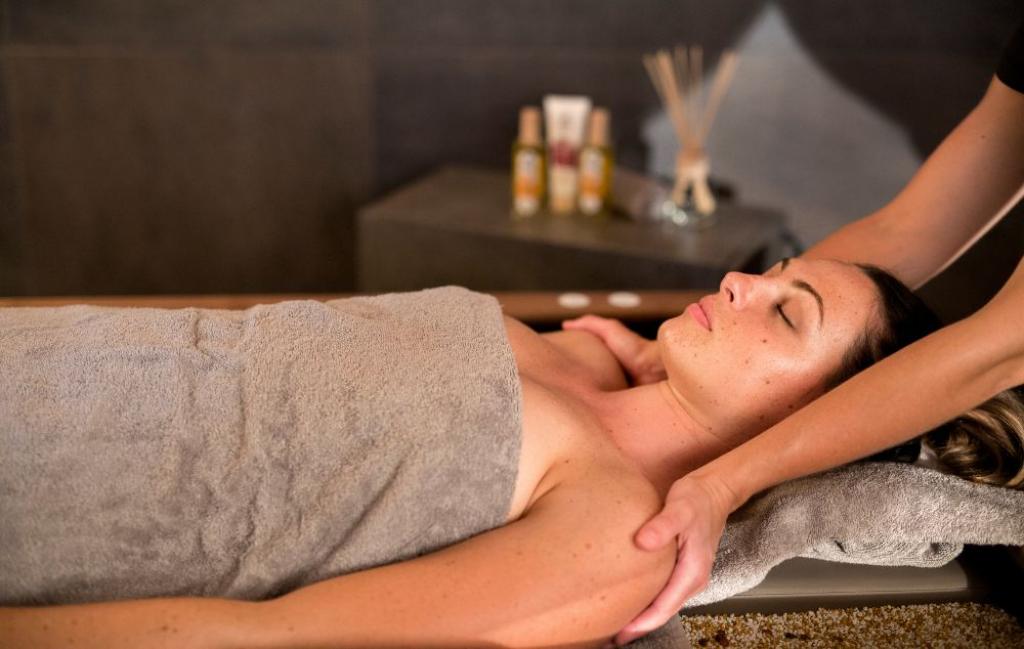 Slide Massage spa résidence Aïga Resort Thermal