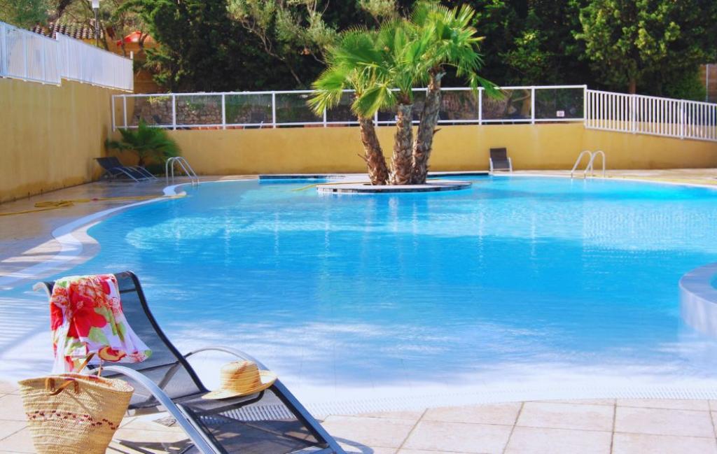 Slide Résidence Cottages Varois à Soliès-Toucas - Résidence avec piscine dans le Var