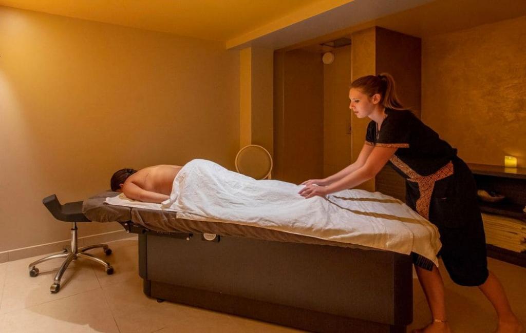 Slide Espace détente avec massages