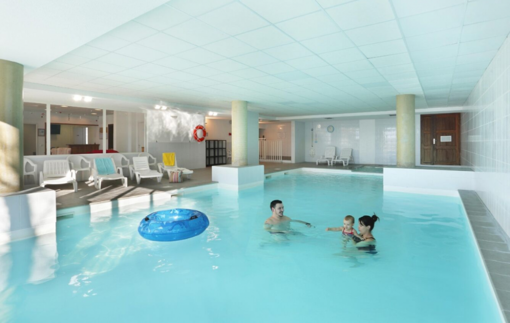 Slide Swimming pool - les chalets du Belvédère