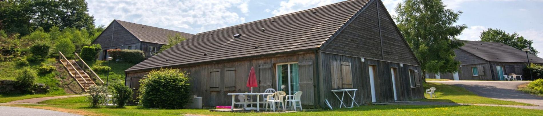 Slide Résidence Le Domaine du Bosquet à Égletons - Maisons équipées avec terrasse privative