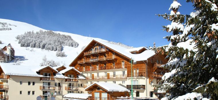 Résidence L’Ours Blanc aux 2 Alpes en hiver, au pied des pistes de ski