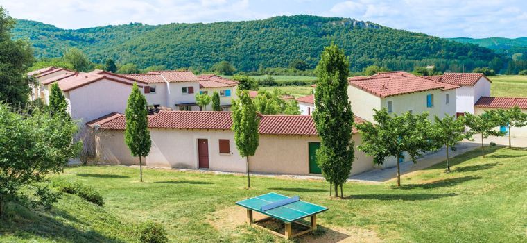 Résidence du Domaines des Cazelles by Ateya dans le Lot avec vue et table de pingpong