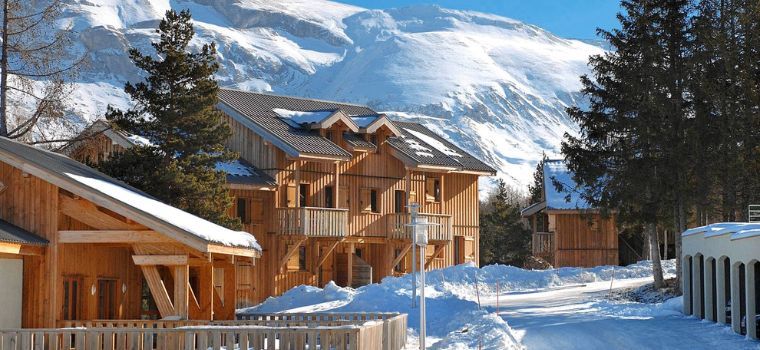 Résidence L’Orée des Pistes aux pieds des pistes sous la neige