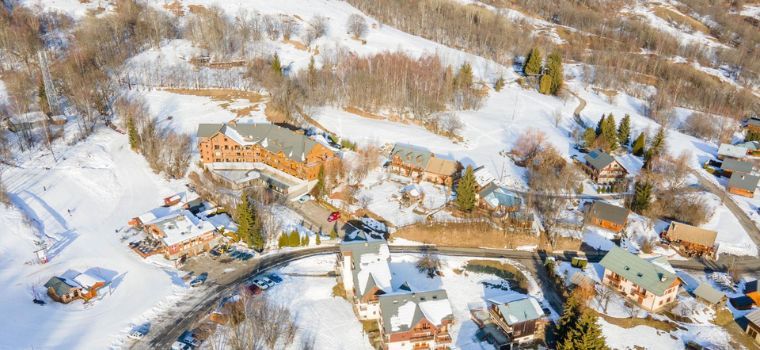 Vue générale de la Résidence Les Bottières sous un manteau de neige