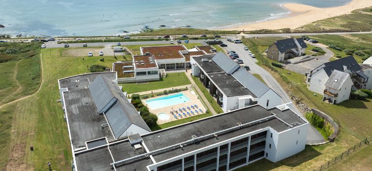 Overall view of the Fleur de Sel Residence with swimming pool in Guidel, southern Brittany