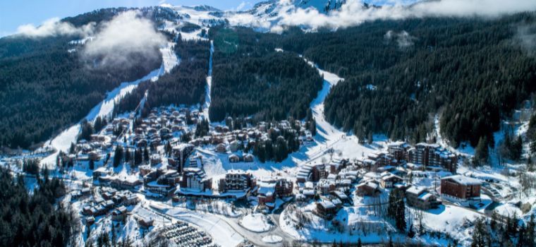 Résidence Grands Bois à la Tania Courchevel sous un manteau de neige