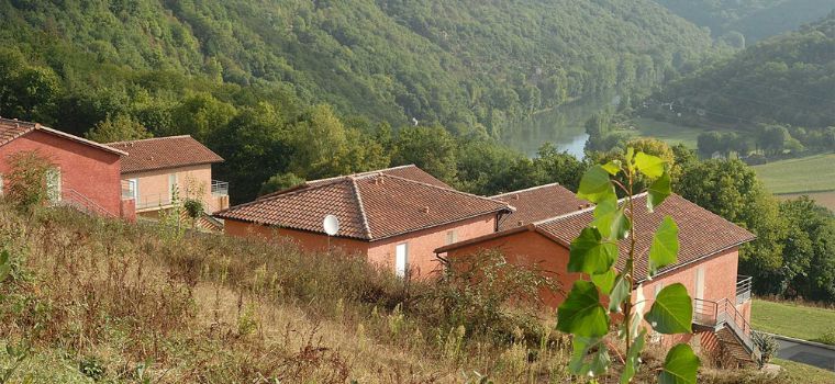 Wide view of the La Marquisié residence with a beautiful outlook over the Tarn