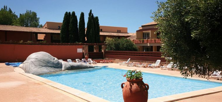 Central outdoor pool of Résidence du Golf in Saint-Cyprien-Plage