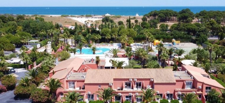 Vue aérienne de la résidence Antinea avec parc aquatique et mer à 500 m à Argelès-sur-Mer