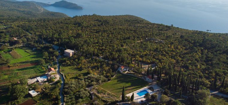 Sveta Ana Lodges 3* cottages set on a 2-hectare estate with a swimming pool, close to Croatia’s beaches