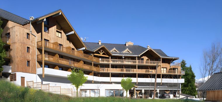 Vue générale de la Résidence Les Bottières sous le soleil
