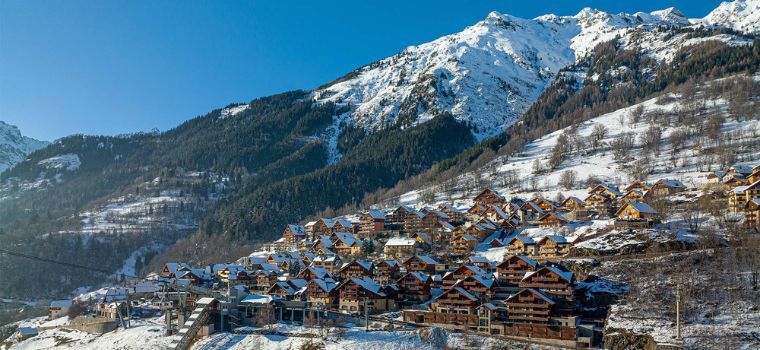 Les Épinettes Residence in Vaujany, just 50 metres from the ski lifts