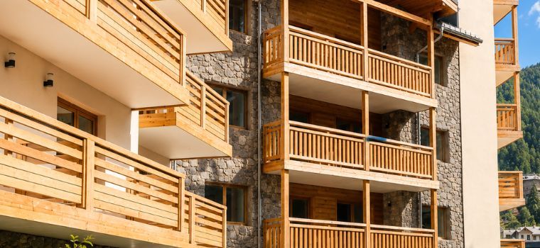 Résidence Aya Living Vars en été