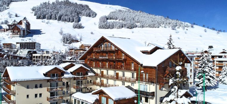 Résidence L’Ours Blanc aux 2 Alpes en hiver, au pied des pistes de ski