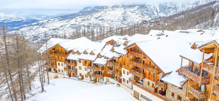Overview of Le Parc des Airelles residence with direct ski-in/ski-out access to the slopes.