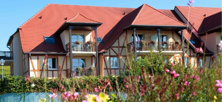 Façade de la résidence vacances Le Domaine des Rois e Alsace