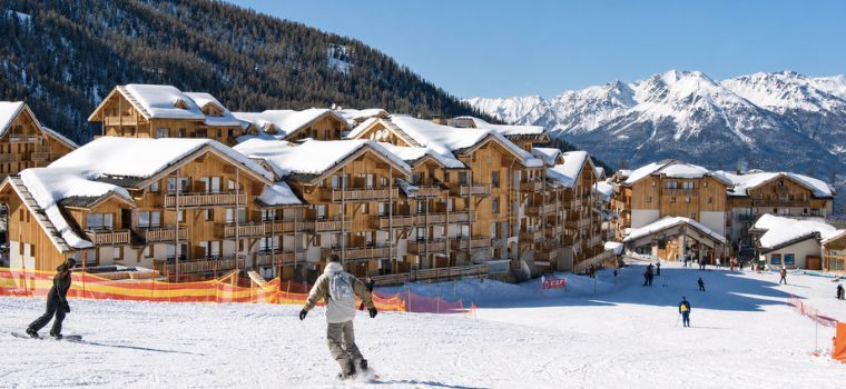 Overview of Le Parc des Airelles residence with direct ski-in/ski-out access to the slopes.