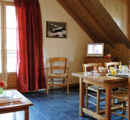 Séjour d'un des logement de la résidence Les Arolles à Saint-Gervais-les-Bains