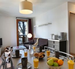 Séjour d'un des logements à la résidence Au Coeur des Ours aux 2 Alpes