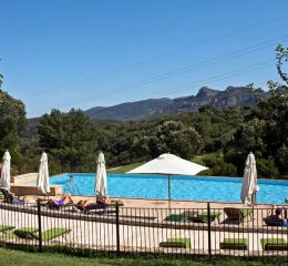 Les Domaines de Saint Endréol - piscine avec vue