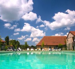 Piscine de la résidence Le Clos du Rocher aux Eyzies-de-Tayac