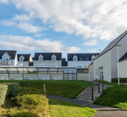 Résidence Les Terrasses de Pentrez *** - Saint-Nic - Location de vacances en résidence de tourisme avec piscine