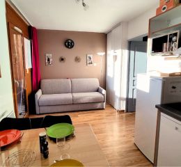 Séjour moderne avec cuisine - Appartements Les Étoiles d’Orion by Ateya, Alpes du Sud