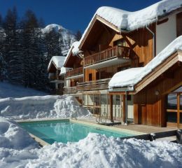 La Combe d'Or residence with outdoor swimming pool in Les Orres 1800