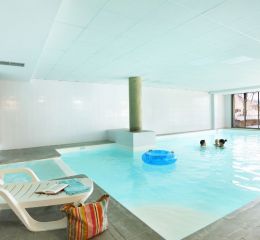 Heated indoor swimming pool in the Les Chalets du Beleveder residence