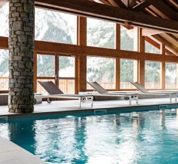 Heated indoor pool at Les Hauts de la Vanoise residence in Pralognan