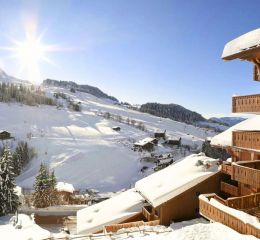 Extérieur de la résidence Le Village de Lessy l’hiver