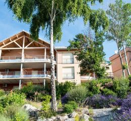 Overview of the apartments at the L’Écrin du Lac estate in Chorges