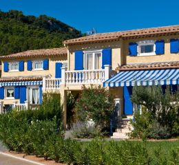 Quartier avec maison et jardin au sein de la résidence le clos des oliviers