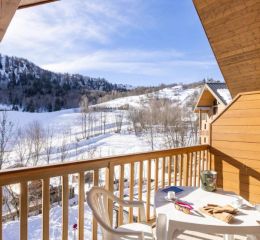 View from the balcony of the mountain panorama from the balcony of Les Bottières accommodation in Saint-Pancrace